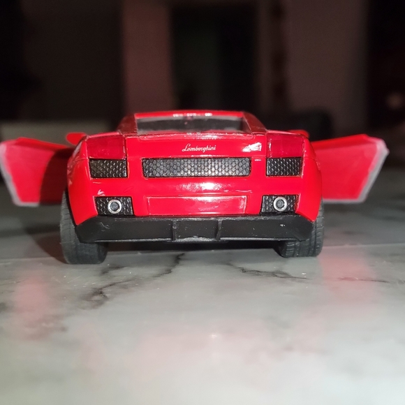 Kinsmart Red 5" Lamborghini Gallardo 1: 32 Scale - Picture 5 of 5